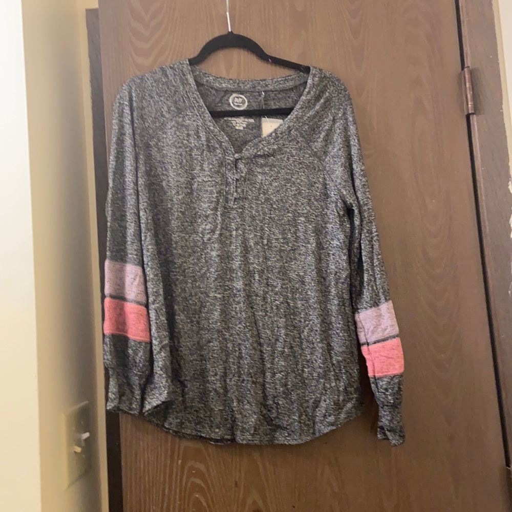 Gray v neck top